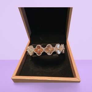 Elegant Silver Clover Bracelet